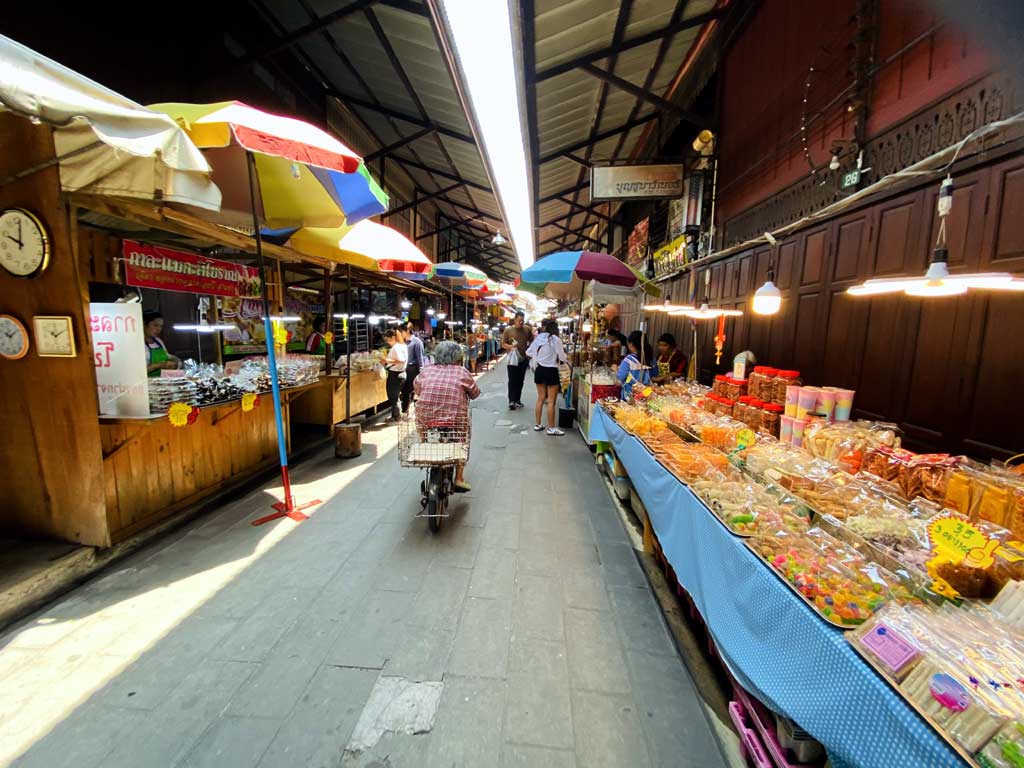ตลาดสามชุก อ.สามชุก จ.สุพรรณบุรี