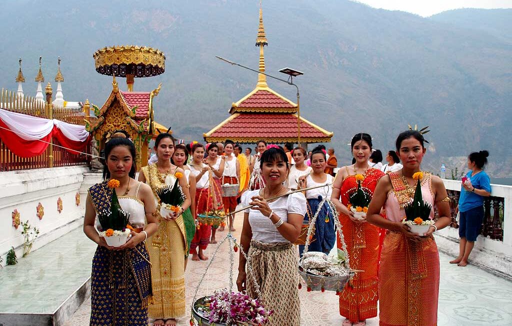 สรงน้ำพระธาตุแก่งสร้อย 2568